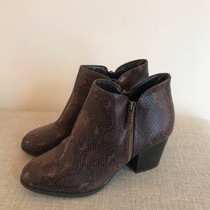 Style & Co Masrinaa Zippered Ankle Booties Brown Snake Print Womens 7.5 NWT